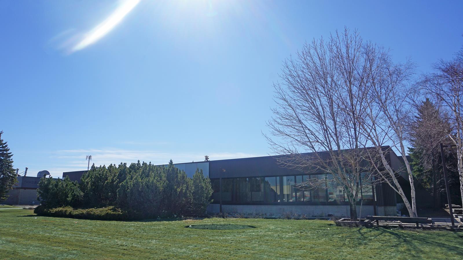 For lease 1670 Inkster Blvd, Winnipeg, Manitoba R2X2W8