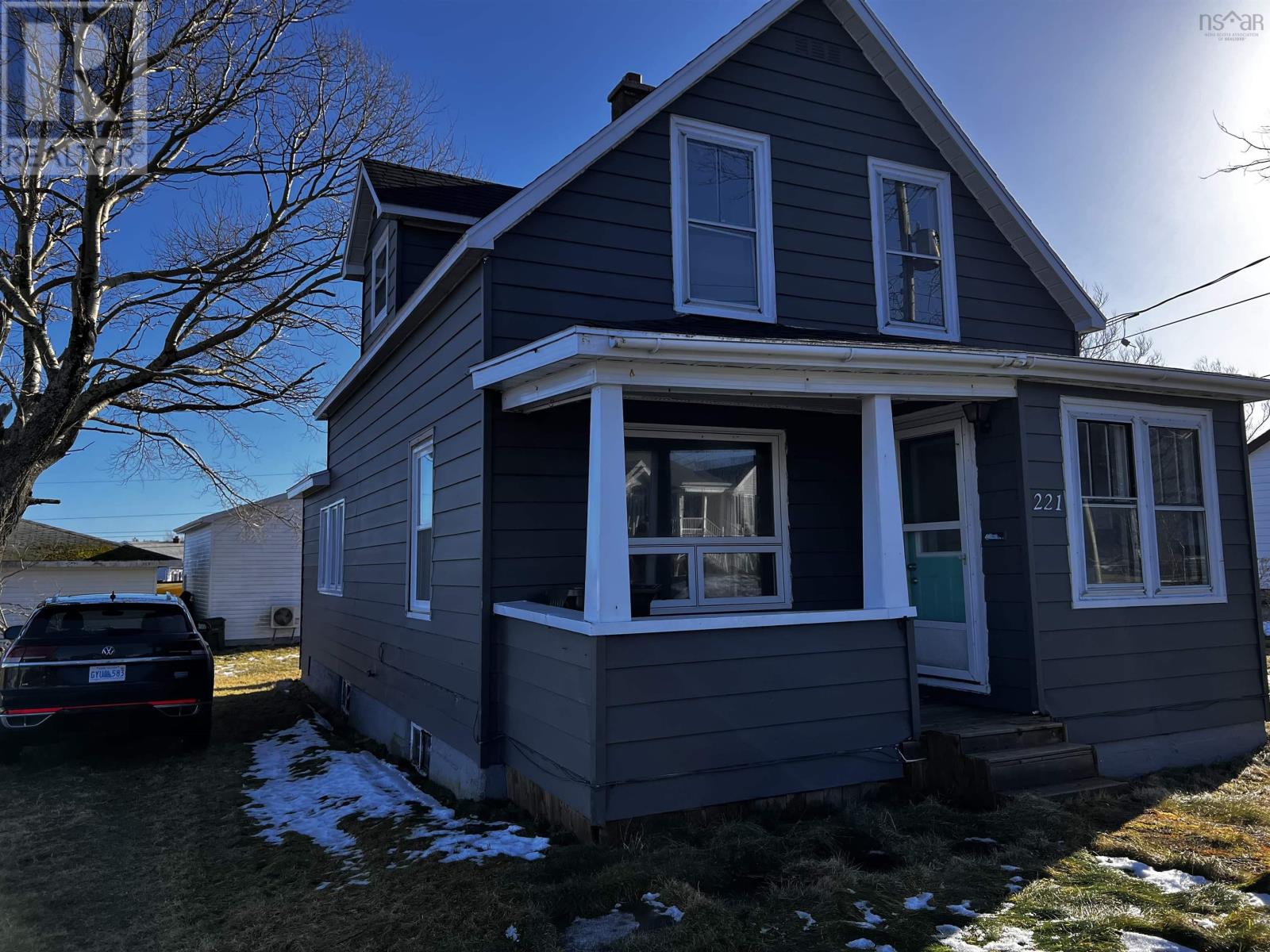 For sale 221 Seaview Street, Glace Bay, Nova Scotia B1A1P4 202400652