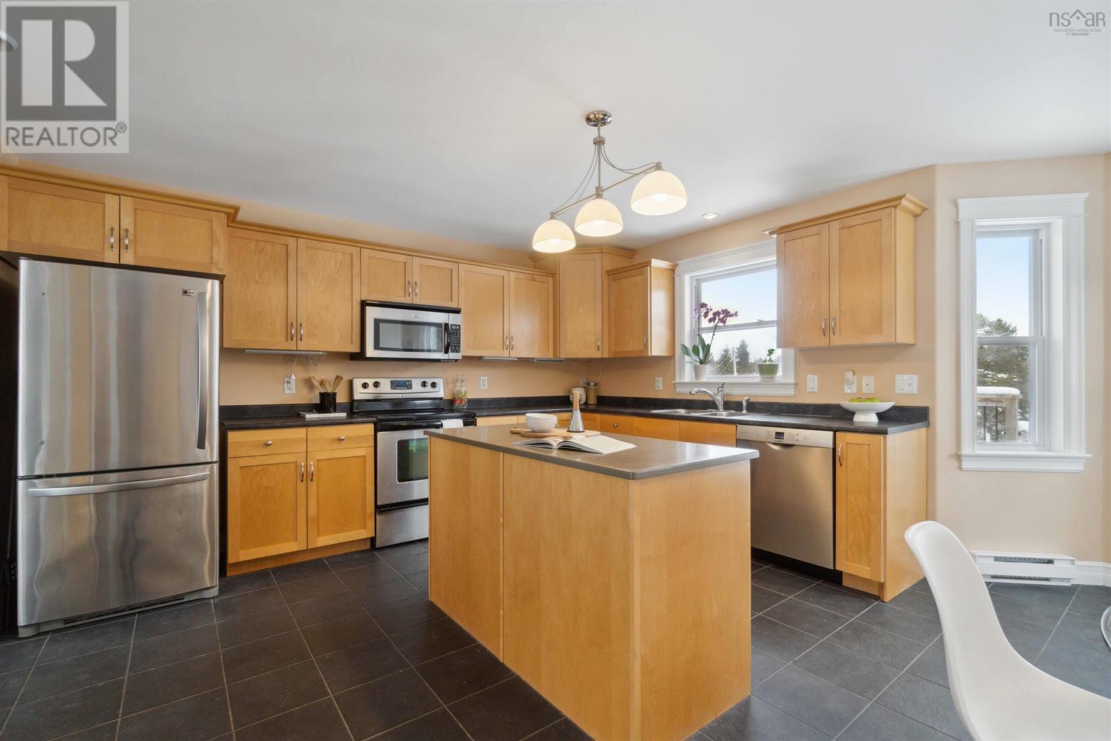 40 Beaverbrook Drive, Fall River, Nova Scotia B2T1S4 REALTOR.ca