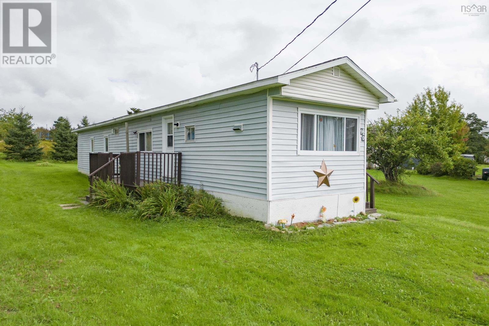 For sale 90 Elm Street, Springhill, Nova Scotia B0M1X0 202319664