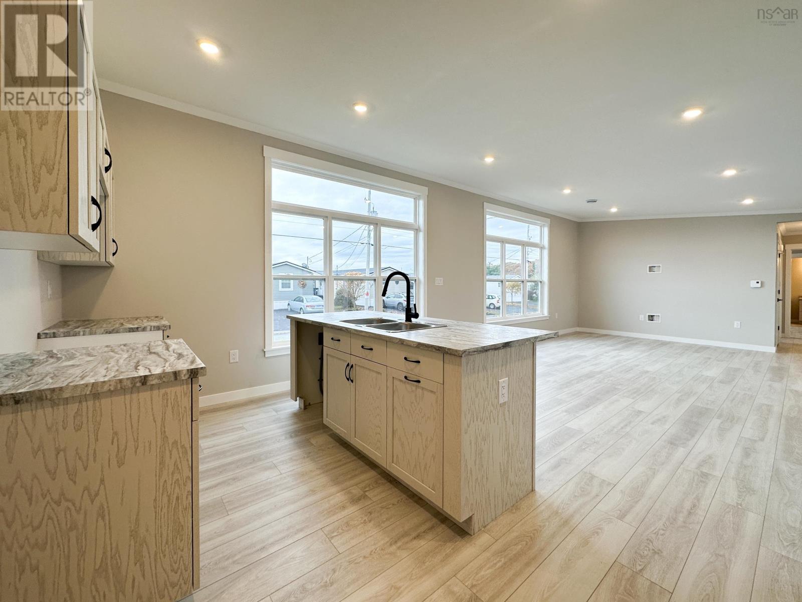 For sale 128 SHERBROOKE Avenue, Bridgewater, Nova Scotia B4V4G1