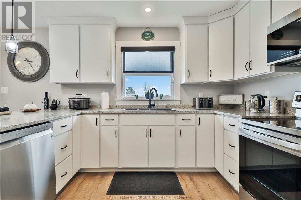 For sale 3 Fawcett AVE, Petitcodiac, New Brunswick E4Z4H3 M157601