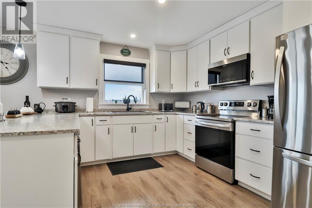 For sale 3 Fawcett AVE, Petitcodiac, New Brunswick E4Z4H3 M157601