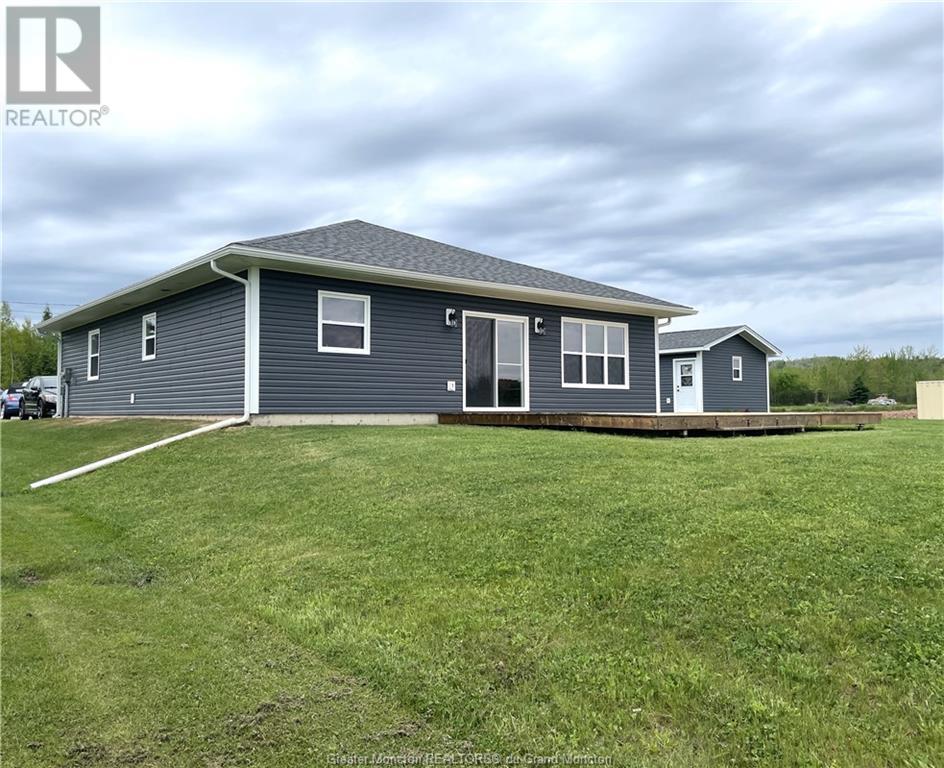 For sale 3 Fawcett AVE, Petitcodiac, New Brunswick E4Z4H3 M157601