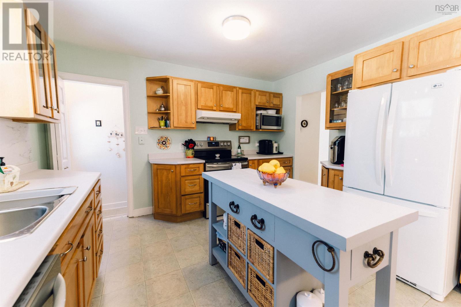 111 Meadowbrook Drive, Bedford, Nova Scotia B4A1R5 REALTOR.ca