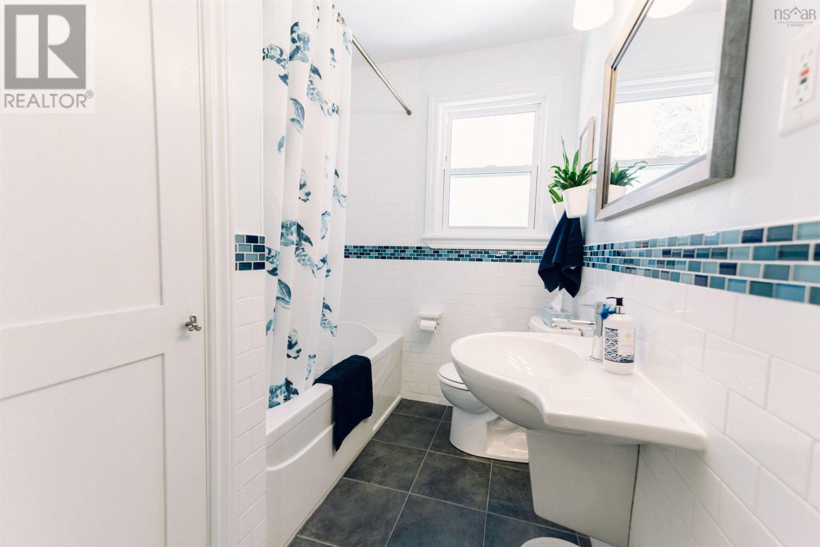 111 Meadowbrook Drive, Bedford, Nova Scotia B4A1R5 REALTOR.ca