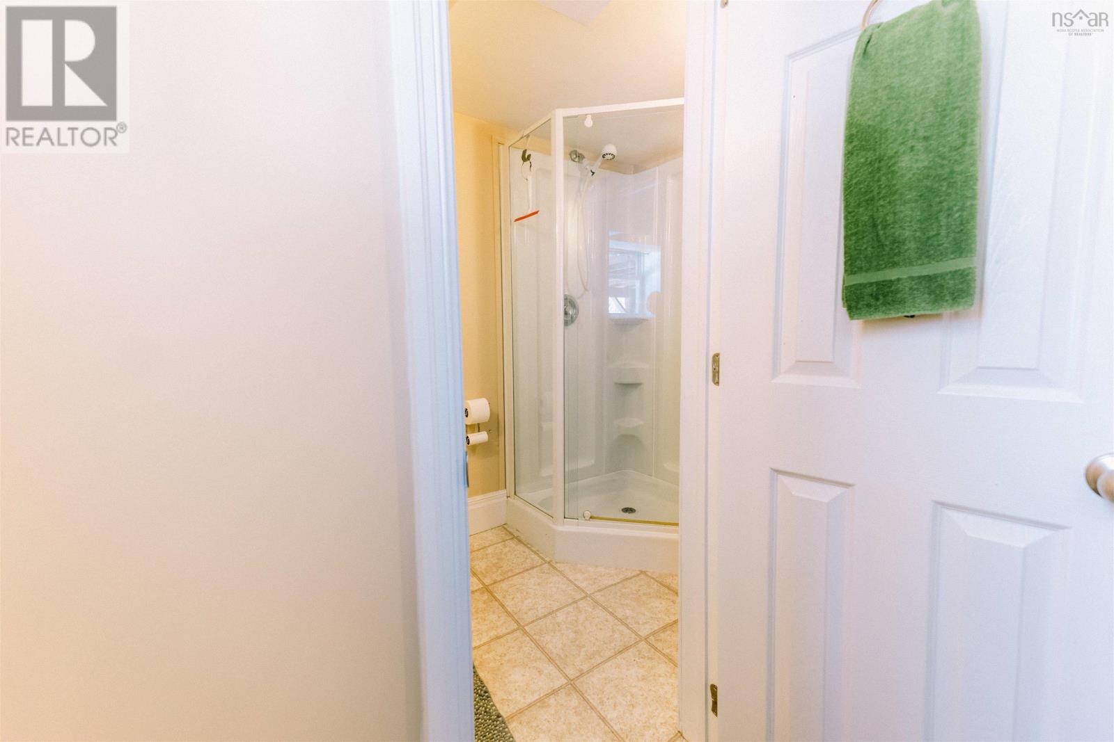 111 Meadowbrook Drive, Bedford, Nova Scotia B4A1R5 REALTOR.ca