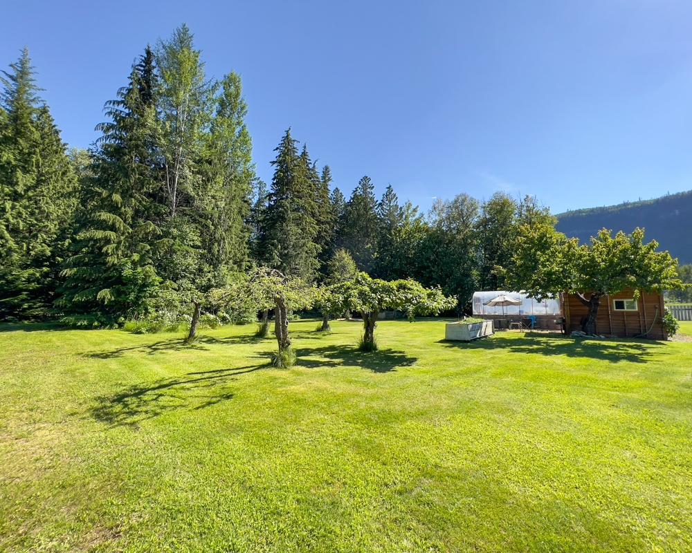 For sale 13312 HIGHWAY 31, Meadow Creek, British Columbia V0G1N0