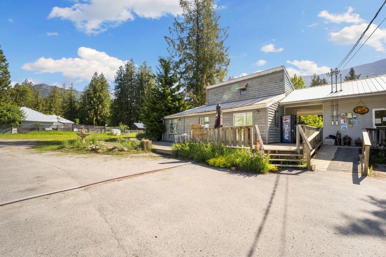 For sale 16070 HIGHWAY 3A, Crawford Bay / Riondel, British Columbia