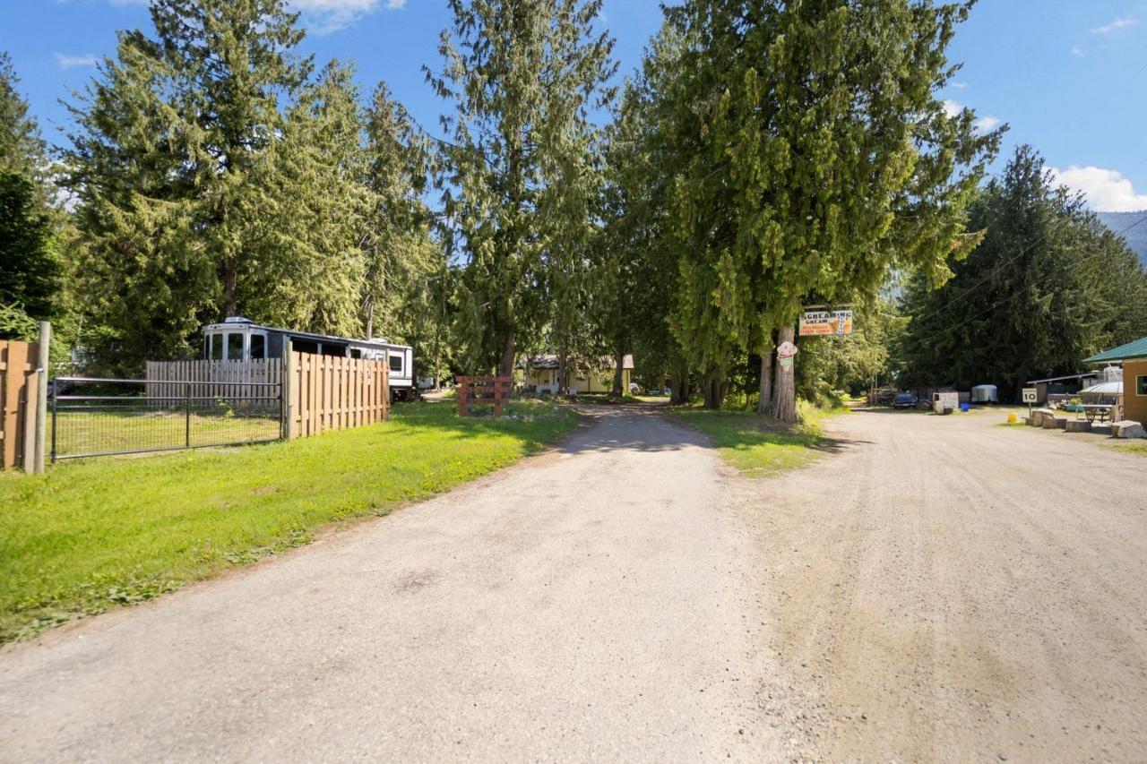 For sale 16070 HIGHWAY 3A, Crawford Bay / Riondel, British Columbia