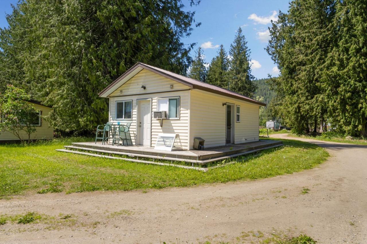 For sale 16070 HIGHWAY 3A, Crawford Bay / Riondel, British Columbia
