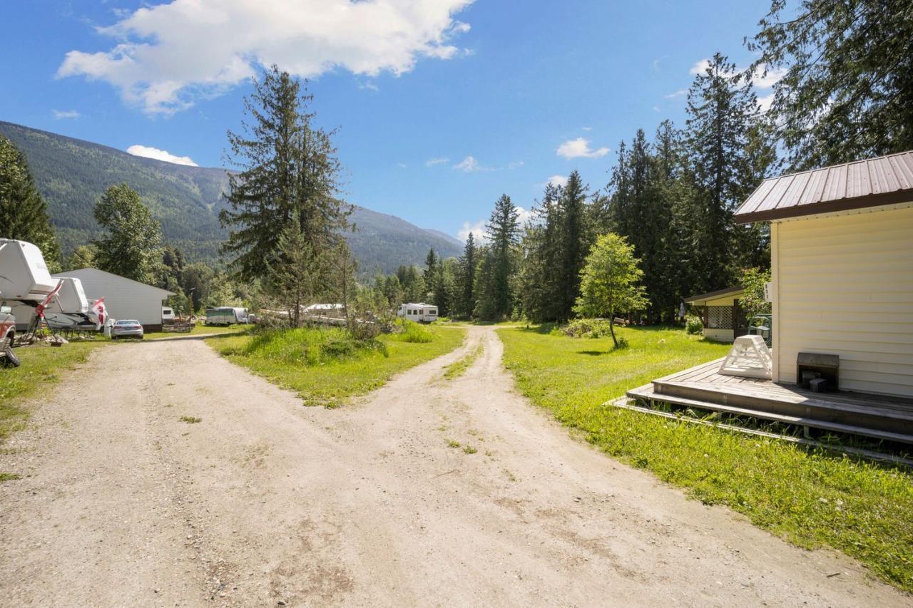 For sale 16070 HIGHWAY 3A, Crawford Bay / Riondel, British Columbia