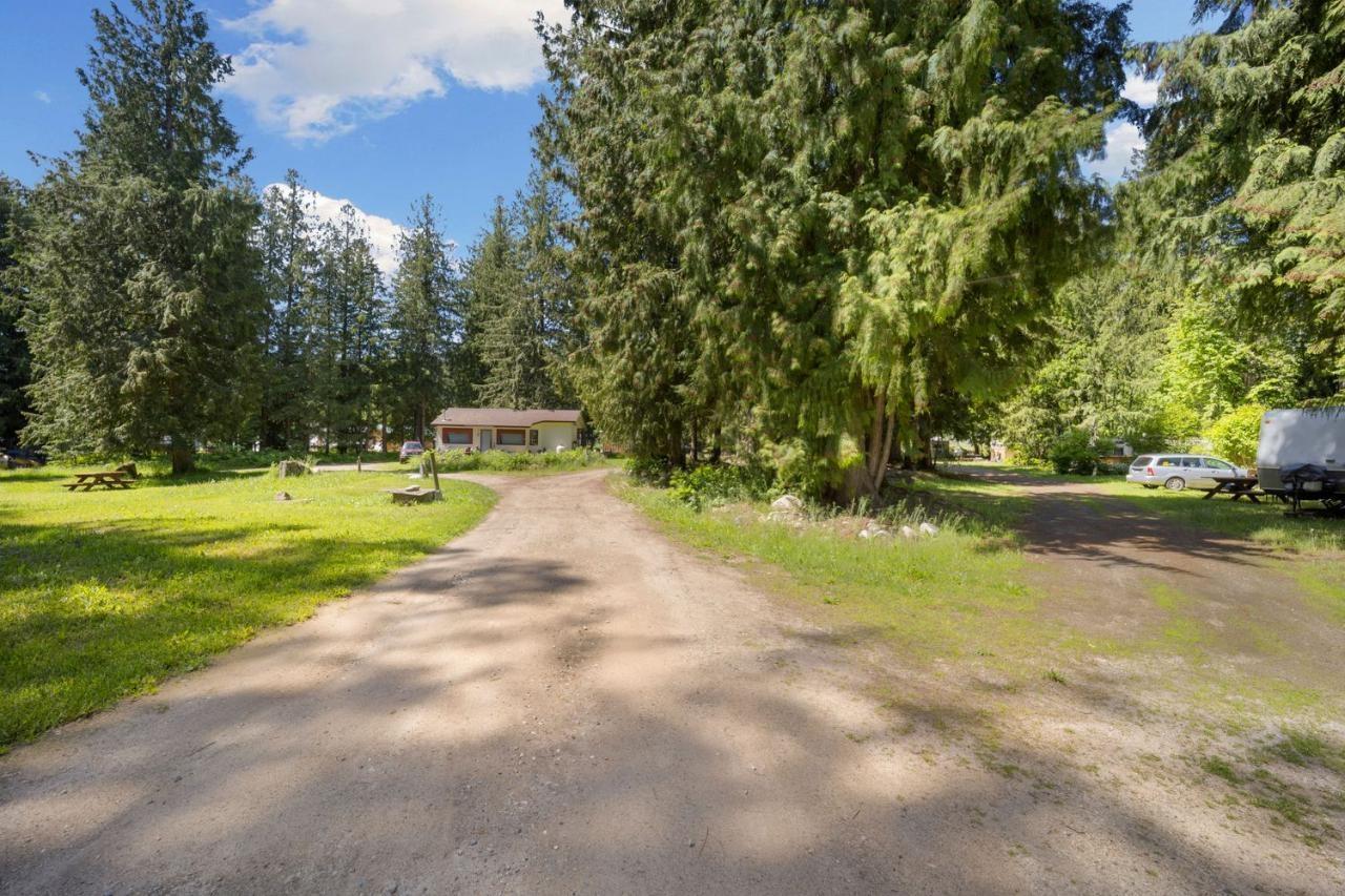 For sale 16070 HIGHWAY 3A, Crawford Bay / Riondel, British Columbia