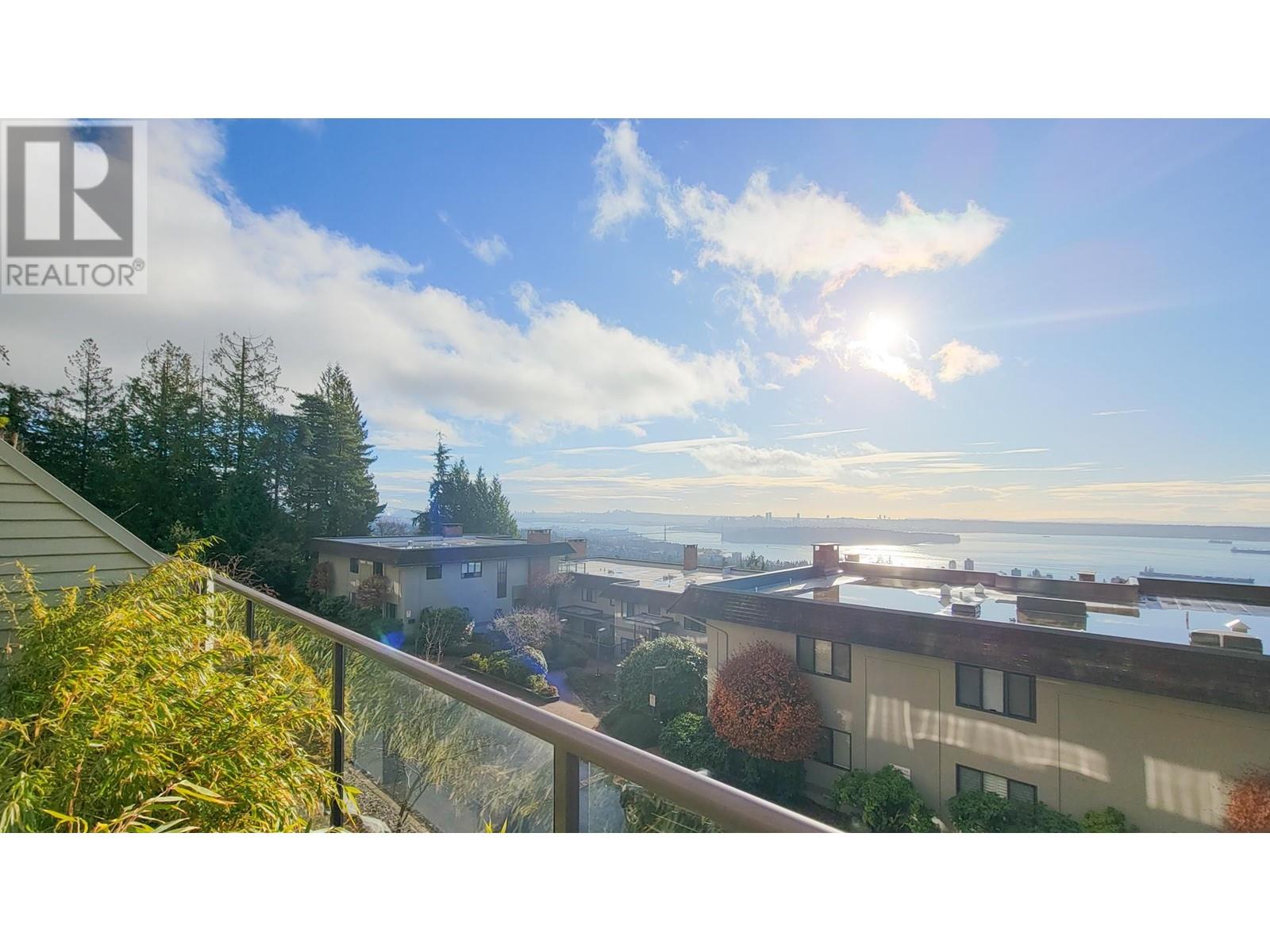 For sale 21 2250 FOLKESTONE WAY, West Vancouver, British Columbia