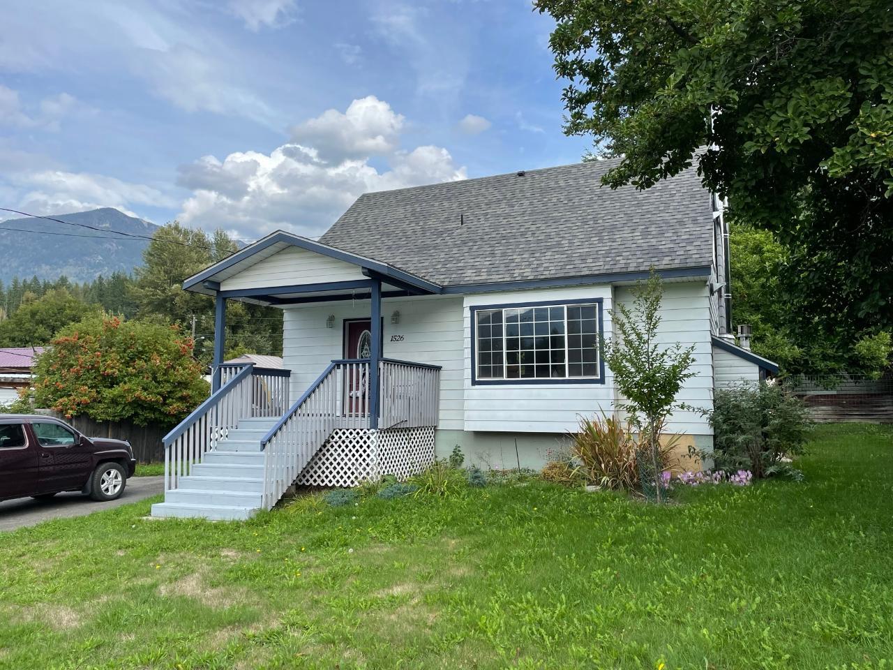 For sale 1526 EASTMAN AVENUE, Riondel, British Columbia V0B2B0