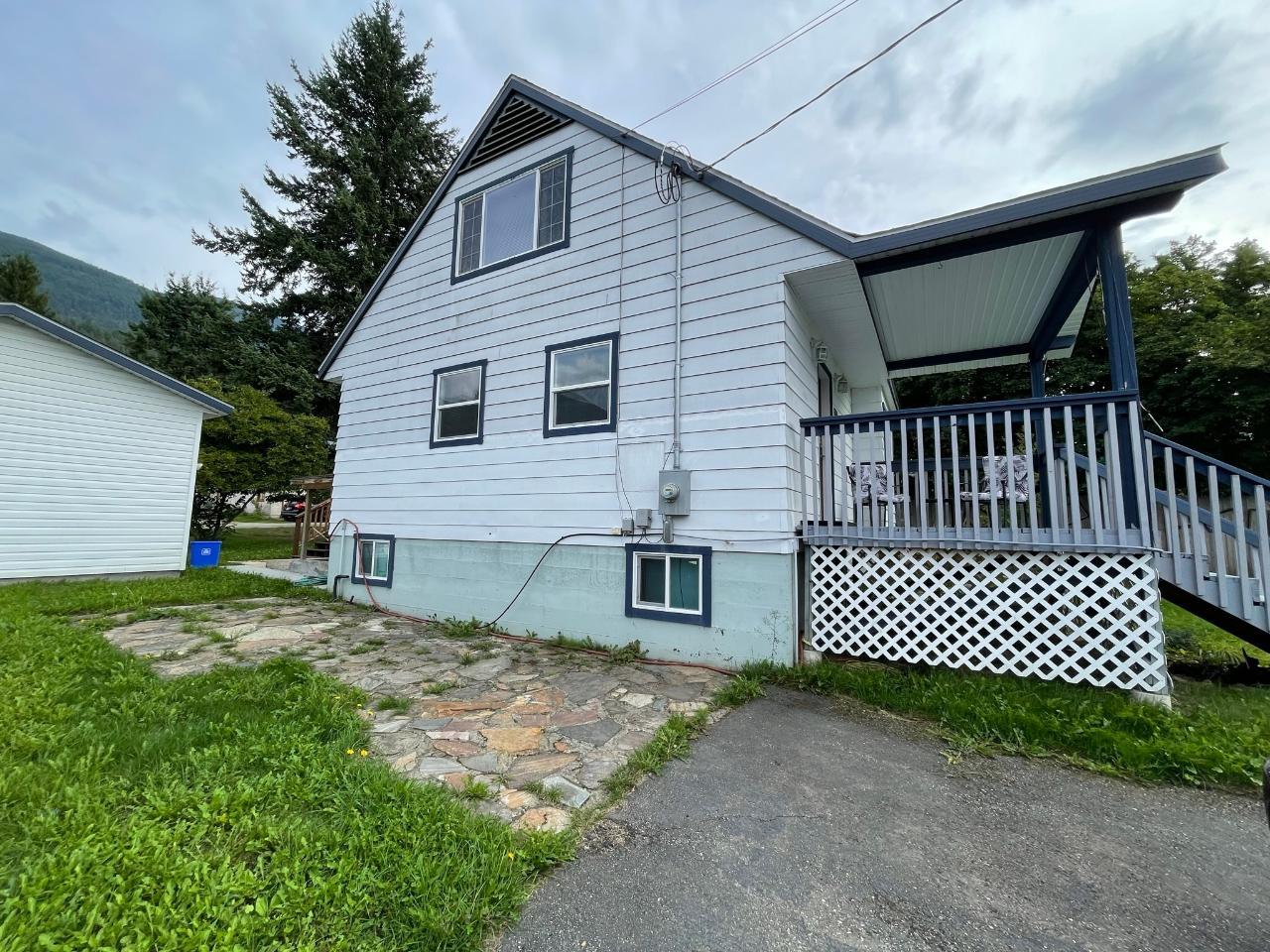 For sale 1526 EASTMAN AVENUE, Riondel, British Columbia V0B2B0