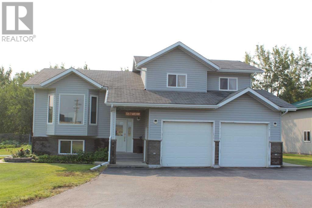 For sale 725 7th Avenue NW, Manning, Alberta T0H2M0 A2104682