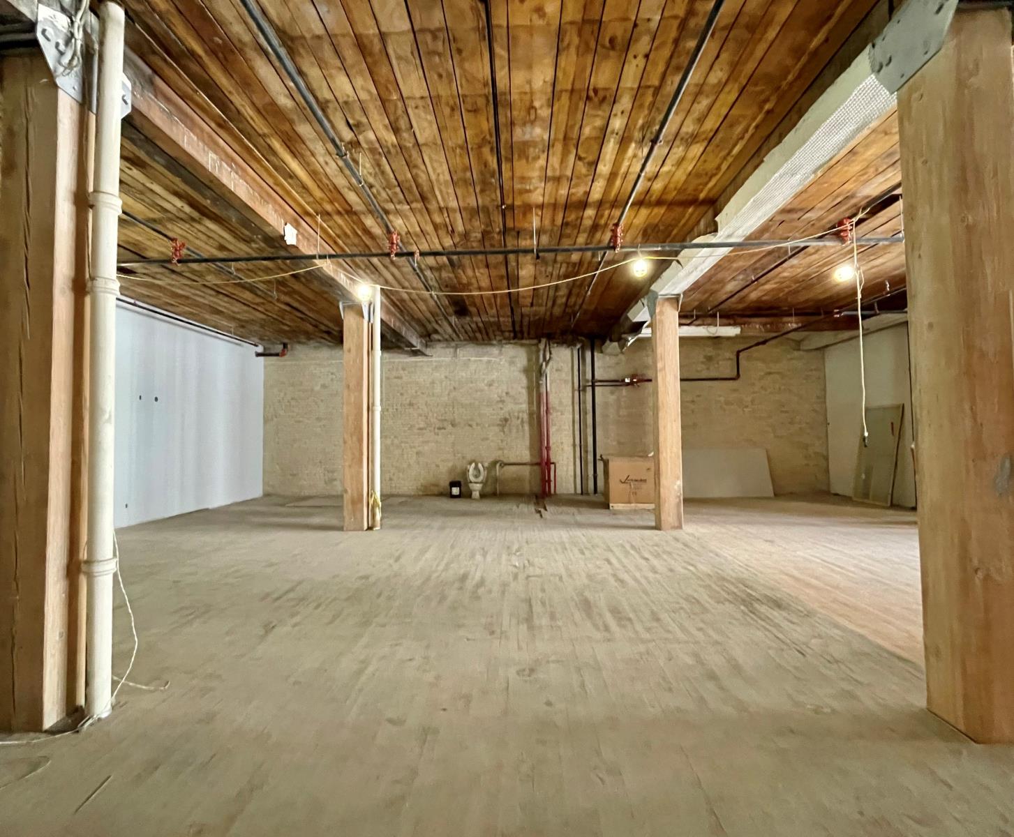 For sale 306 310 Ross Ave, Winnipeg, Manitoba R3A0L4