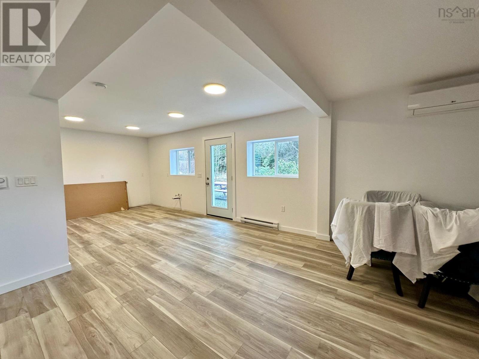 For sale 10409 St Margarets Bay Road, Hubbards, Nova Scotia B0J1T0