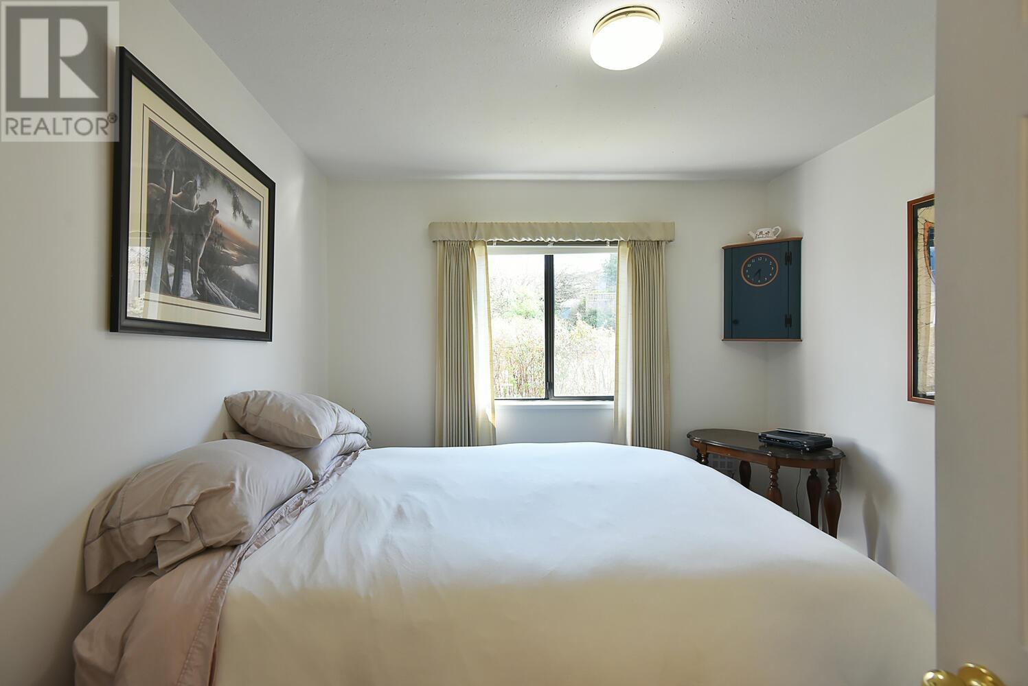 For sale 5805 TRAIL AVENUE, Sechelt, British Columbia V7Z0N8