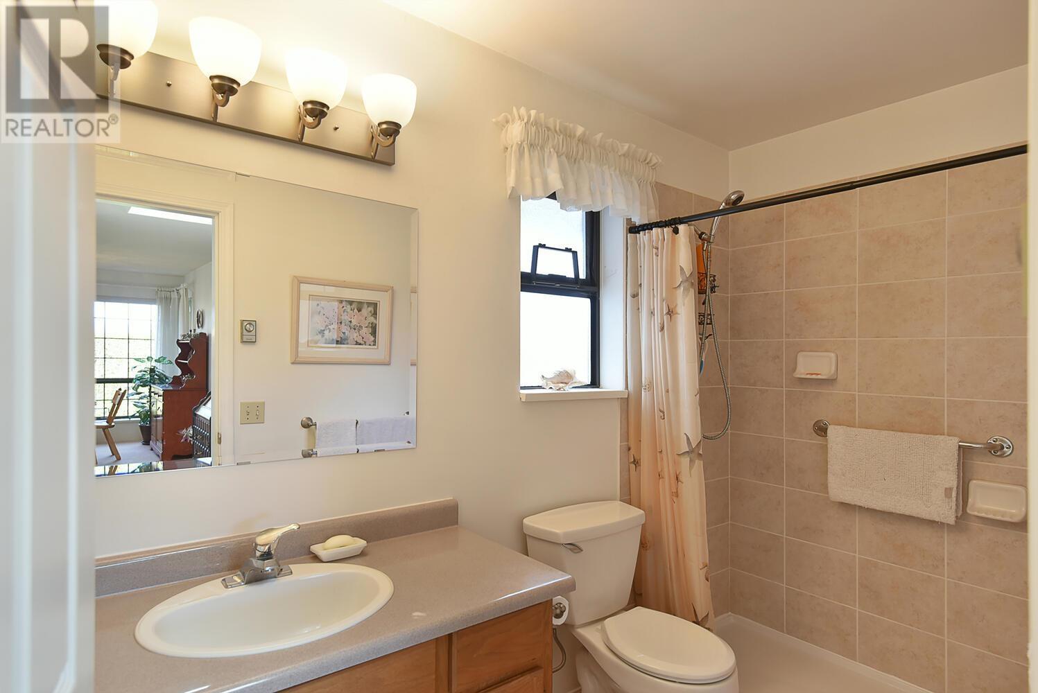 For sale 5805 TRAIL AVENUE, Sechelt, British Columbia V7Z0N8