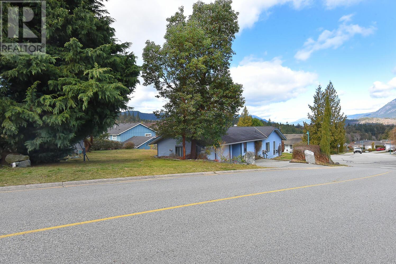 For sale 5805 TRAIL AVENUE, Sechelt, British Columbia V7Z0N8