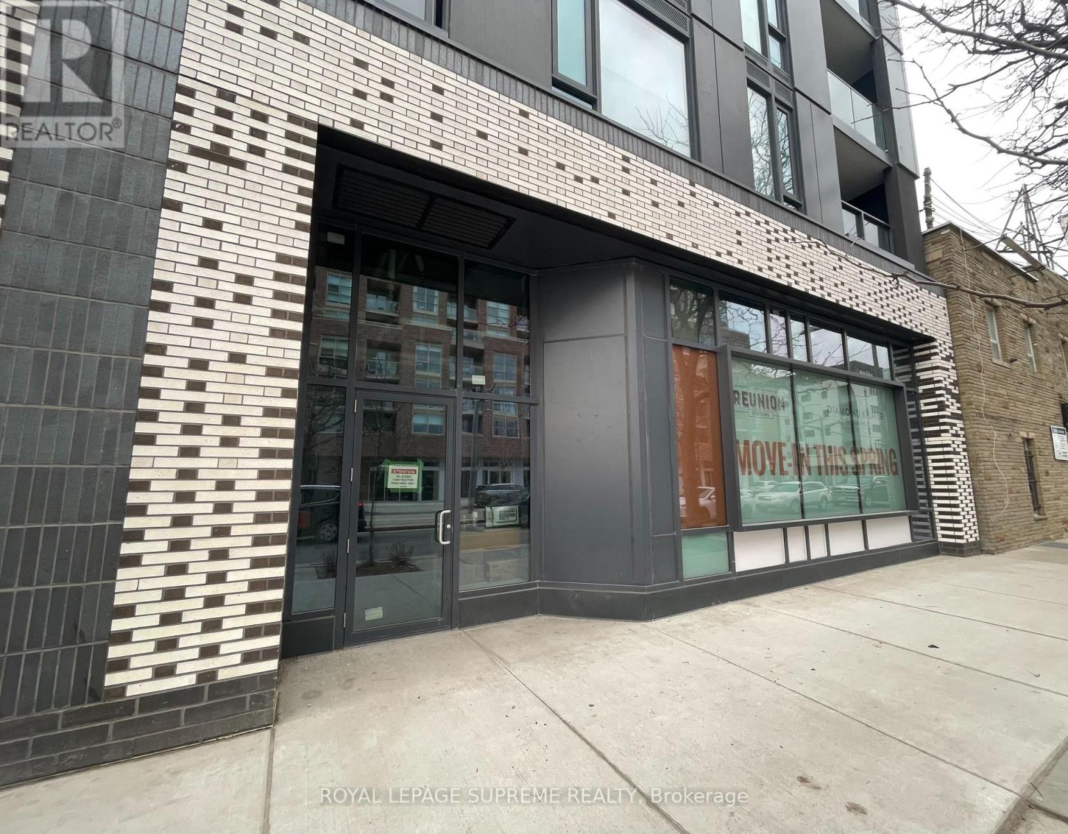 For lease 1804 ST CLAIR AVE W Toronto Ontario M6N1J5 W8129158