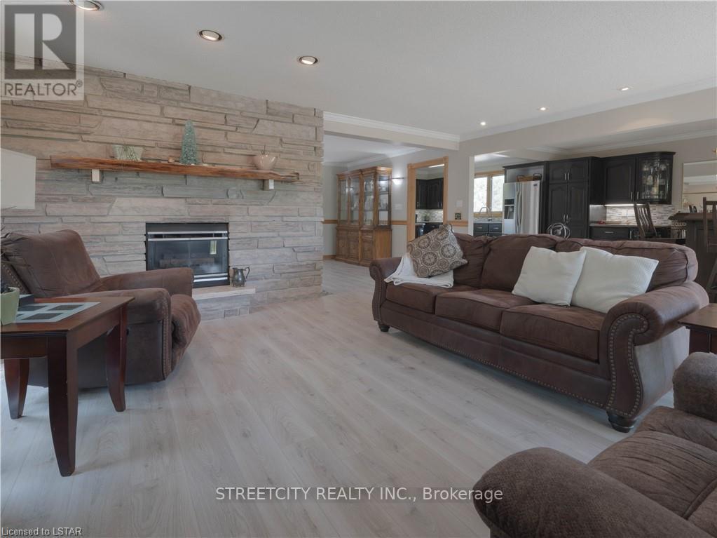 For sale 307 PARKHILL DR, London, Ontario N0M2N0 X8129466 REALTOR.ca