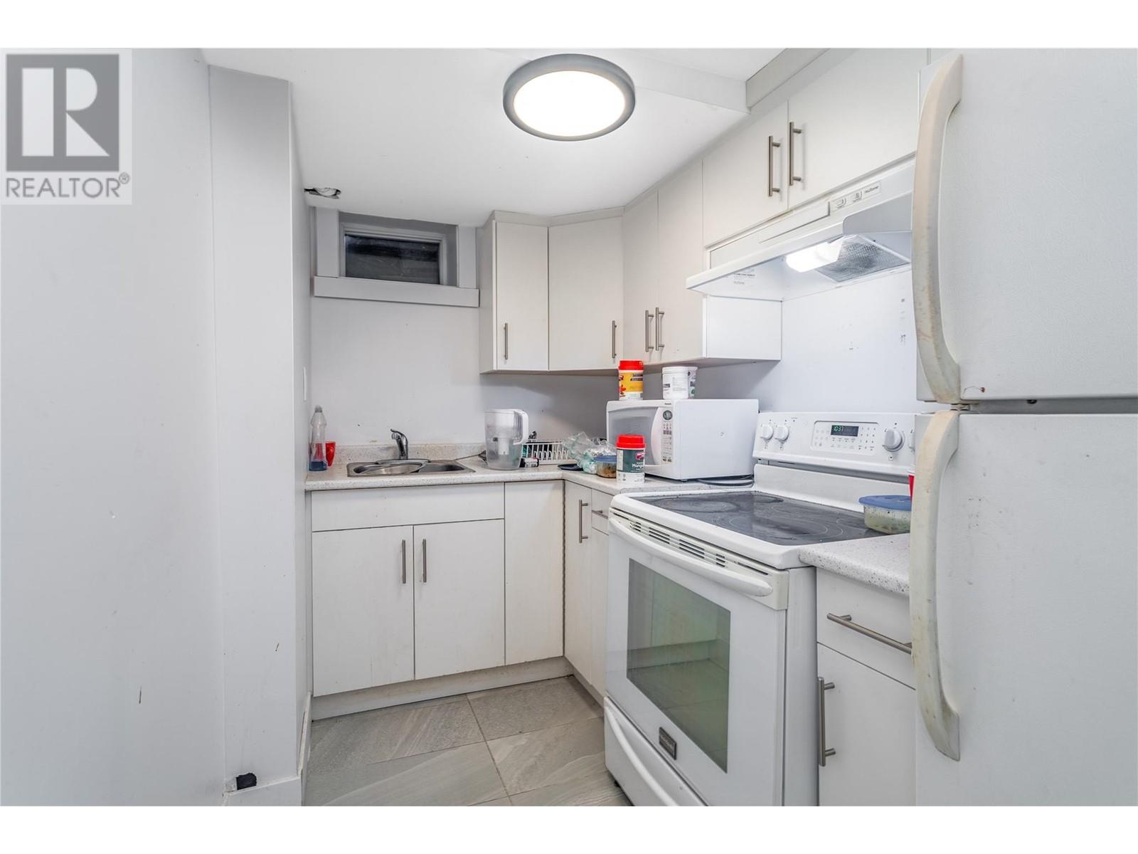 For sale 470 Snowsell Street N, Kelowna, British Columbia V1V2C7