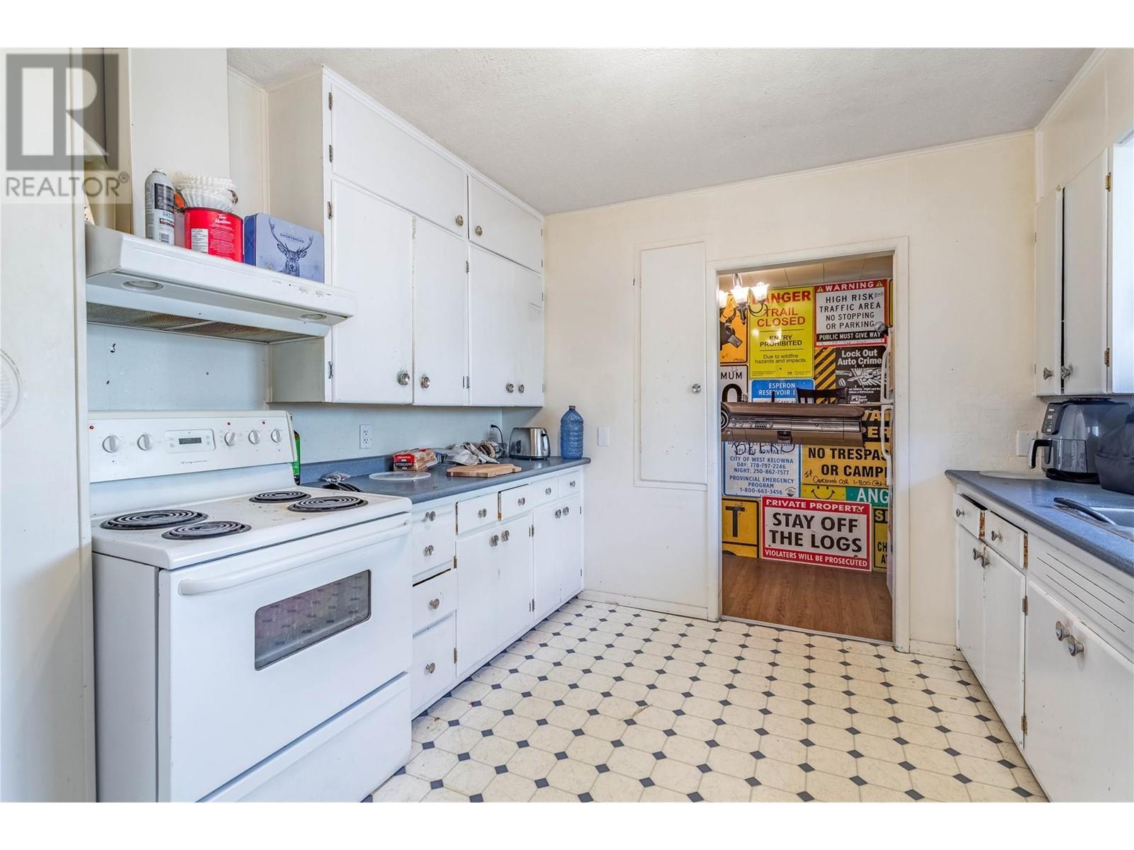 For sale 470 Snowsell Street N, Kelowna, British Columbia V1V2C7