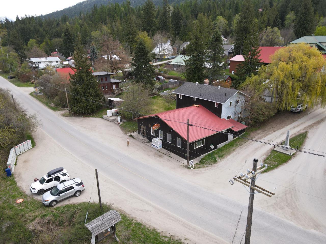 For sale 7904 RAILWAY AVENUE, Harrop/Procter, British Columbia V0G1G0