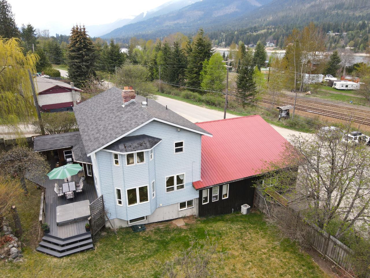 For sale 7904 RAILWAY AVENUE, Harrop/Procter, British Columbia V0G1G0