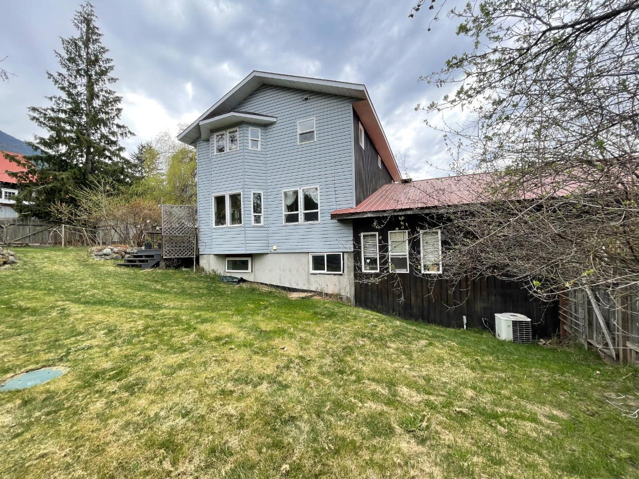 For sale 7904 RAILWAY AVENUE, Harrop/Procter, British Columbia V0G1G0