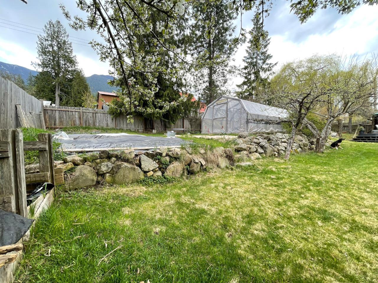 For sale 7904 RAILWAY AVENUE, Harrop/Procter, British Columbia V0G1G0