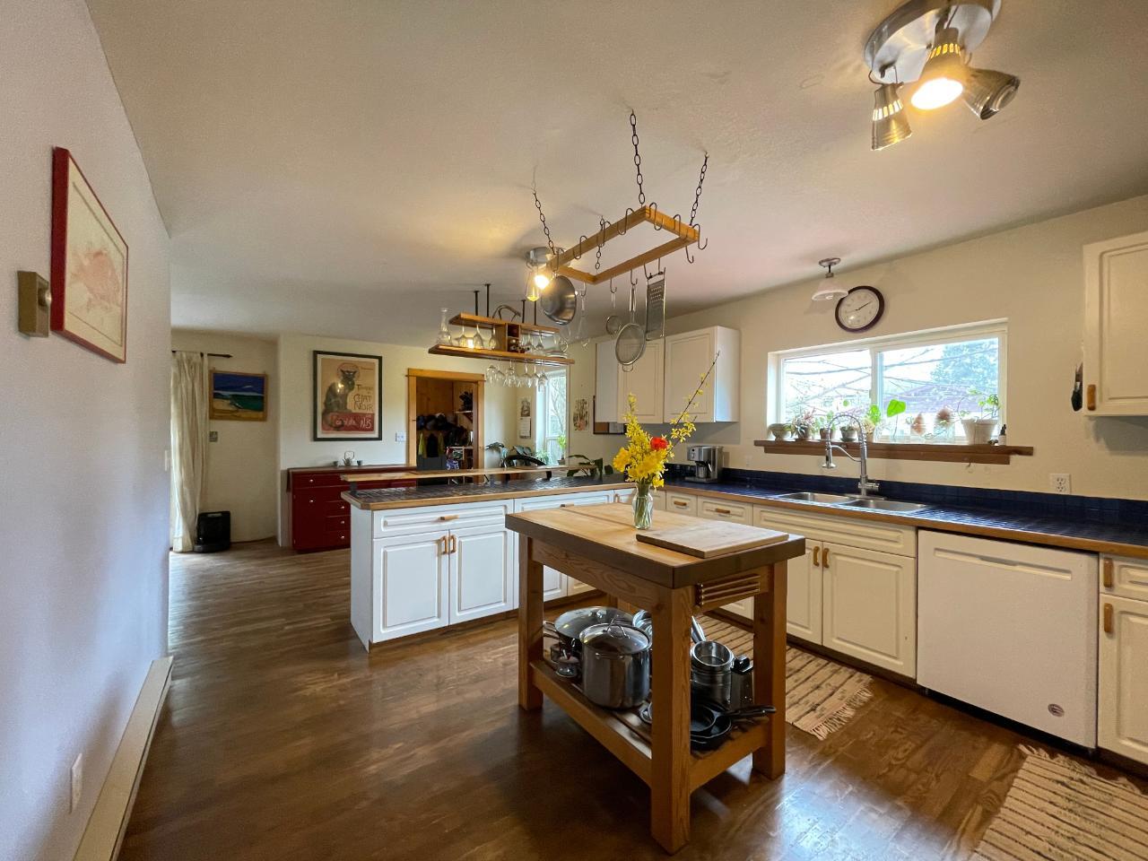 For sale 7904 RAILWAY AVENUE, Harrop/Procter, British Columbia V0G1G0