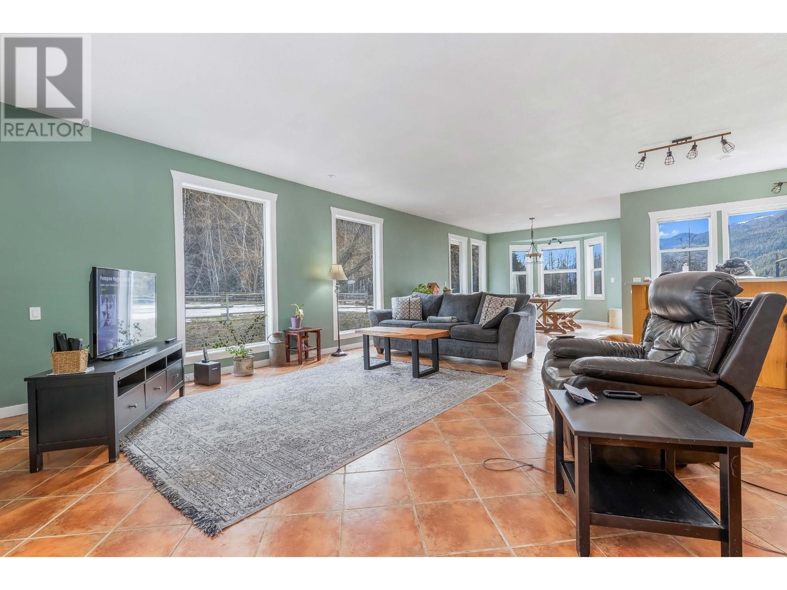 For sale 961 AGATE BAY RD, Barriere, British Columbia 177168 REALTOR.ca