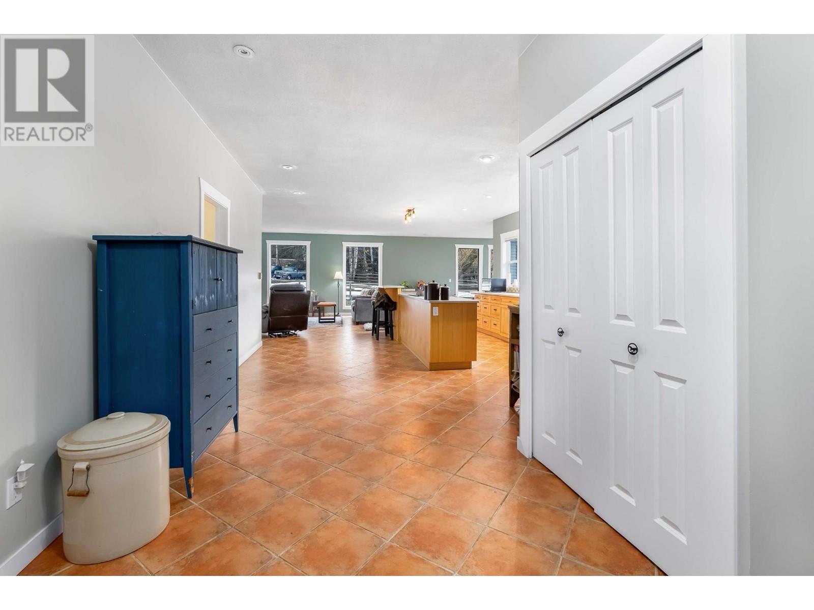 For sale 961 AGATE BAY RD, Barriere, British Columbia 177168 REALTOR.ca