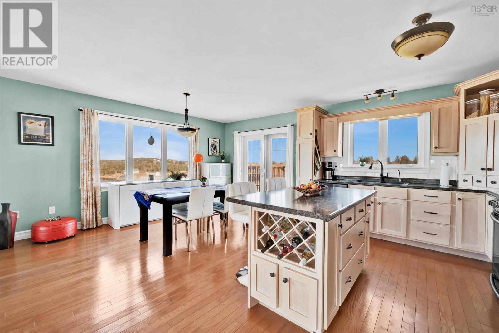 16 Seahawk Close, Cow Bay, Nova Scotia B3G1L3 REALTOR.ca