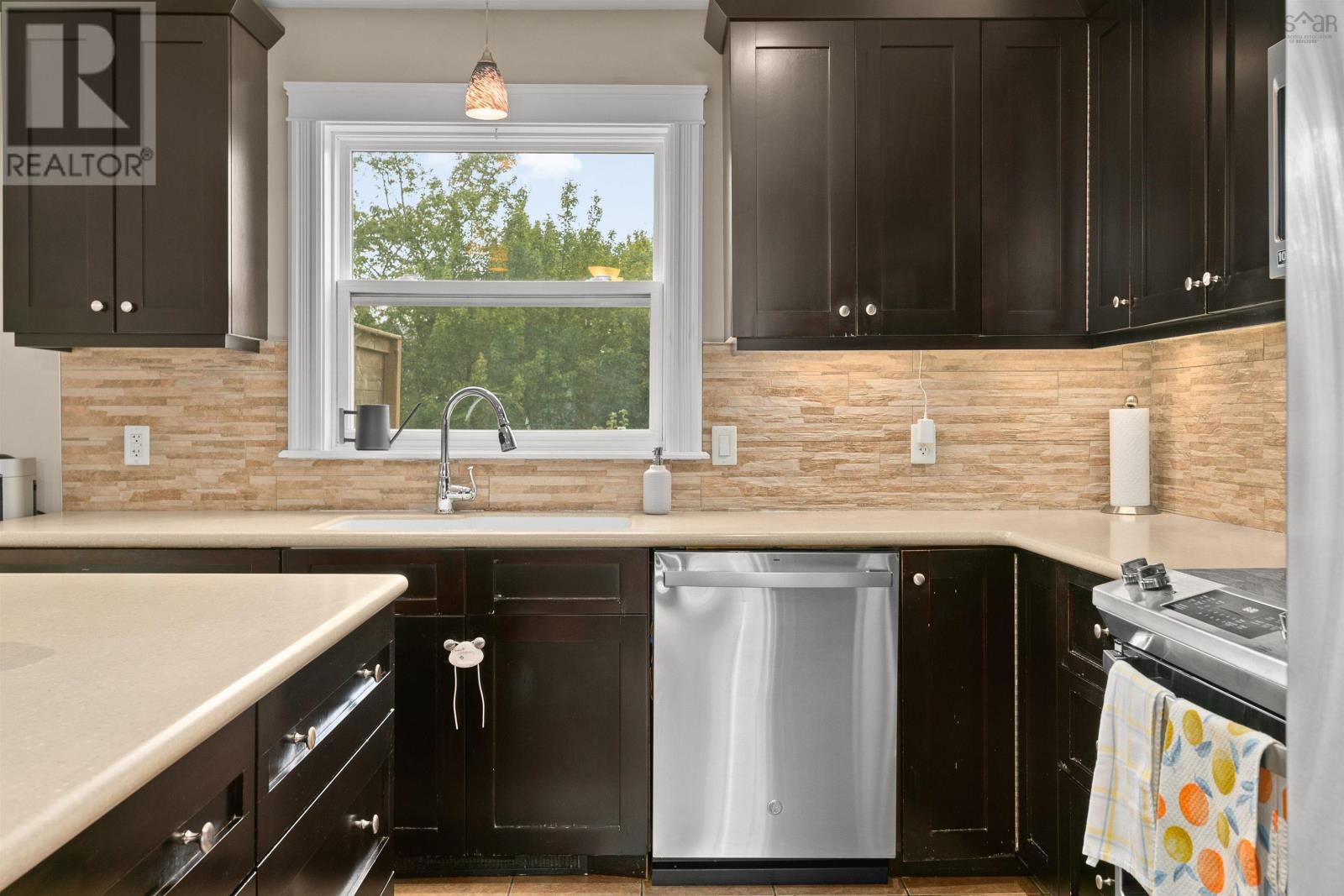 11 Grindstone Drive, Halifax, Nova Scotia B3R0A5 REALTOR.ca