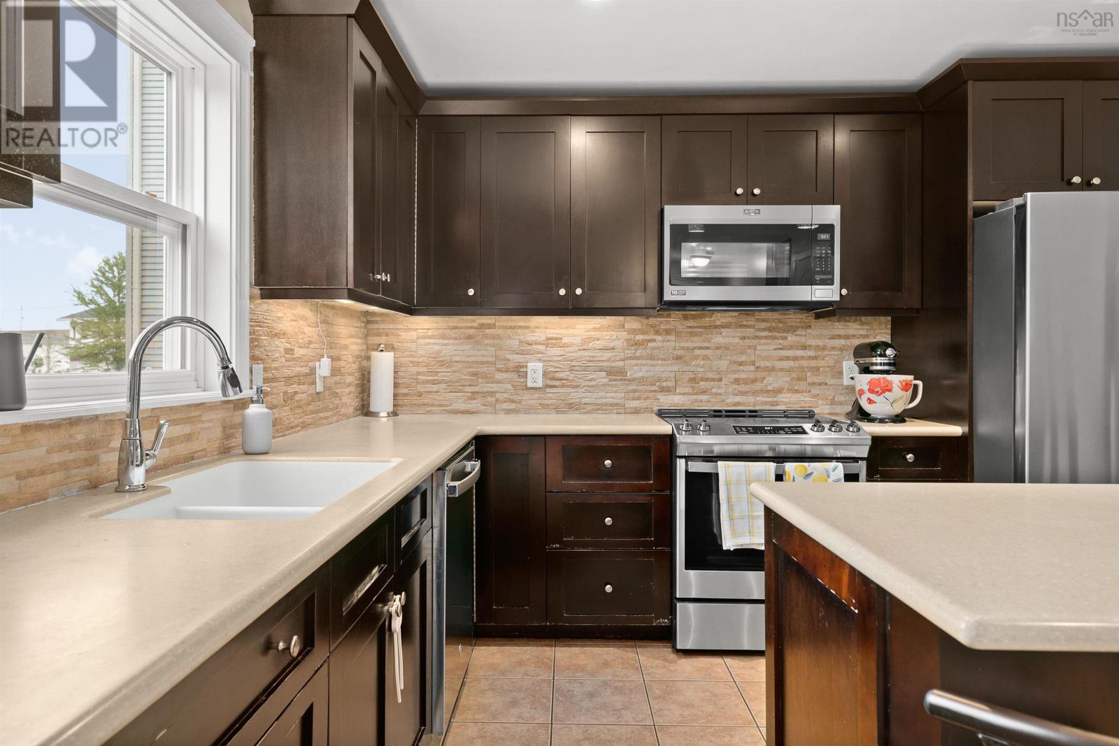 11 Grindstone Drive, Halifax, Nova Scotia B3R0A5 REALTOR.ca