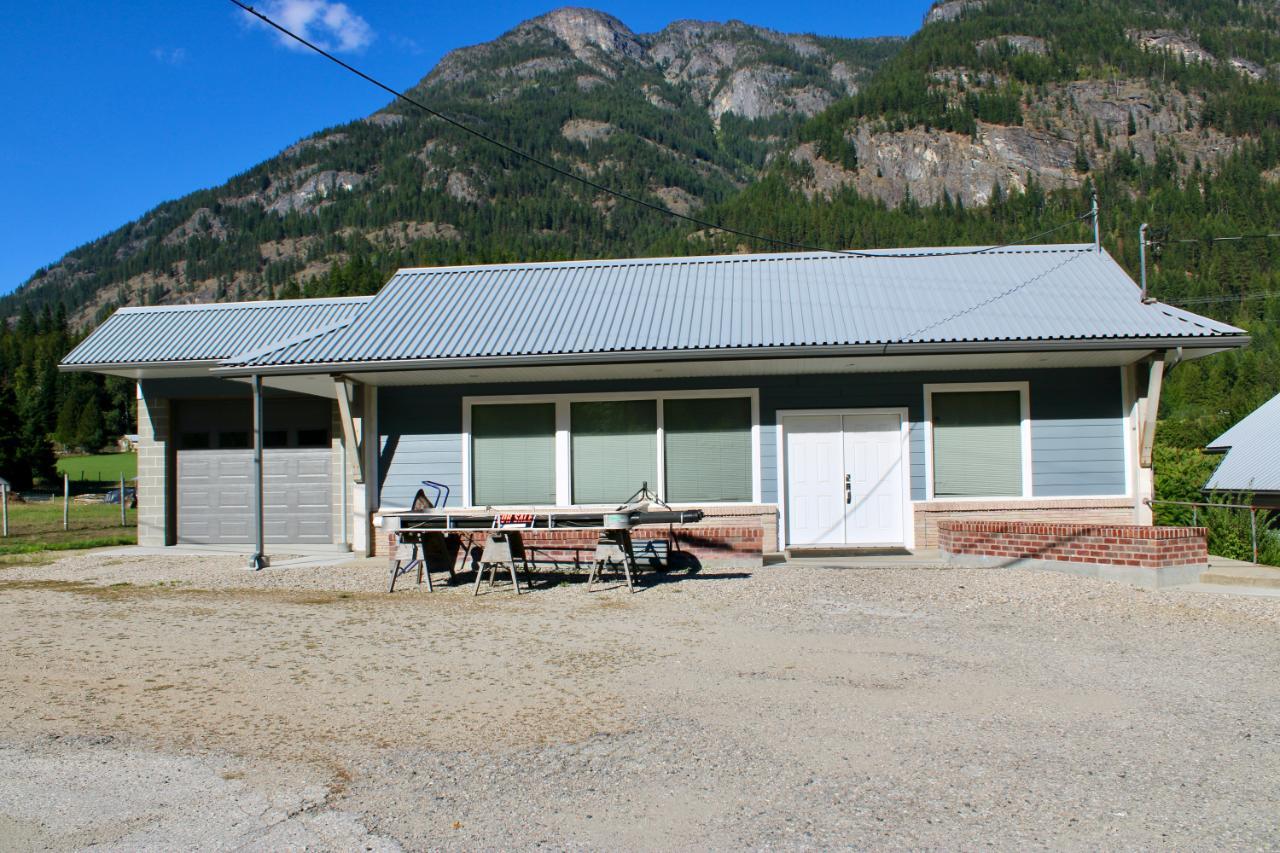 For sale 3152 HIGHWAY 6, Slocan Park, British Columbia V0G2E0