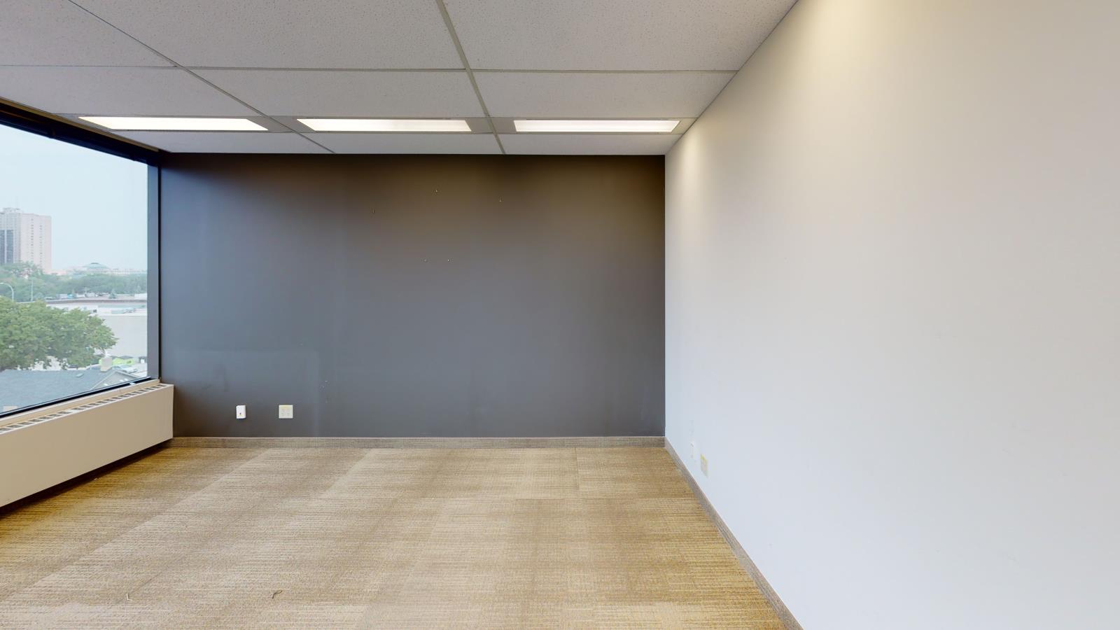 For lease 5 Donald St, Winnipeg, Manitoba R3L2T4