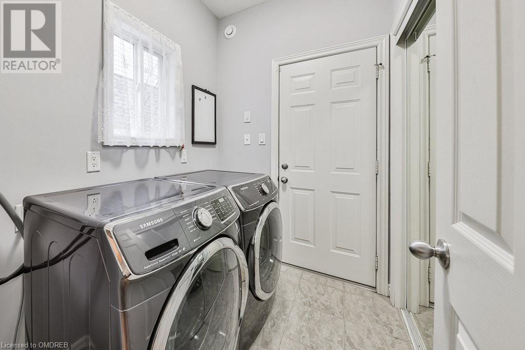 For sale 104 GARTH TRAILS Crescent, Hamilton, Ontario L9B2X2