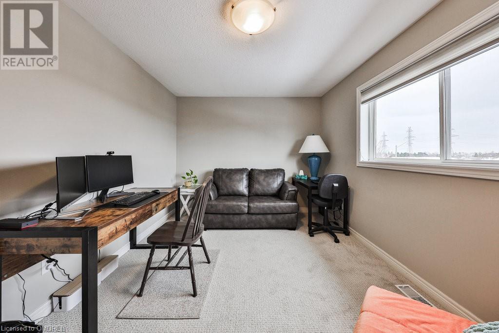 For sale 104 GARTH TRAILS Crescent, Hamilton, Ontario L9B2X2