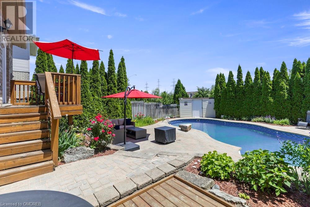 For sale 104 GARTH TRAILS Crescent, Hamilton, Ontario L9B2X2