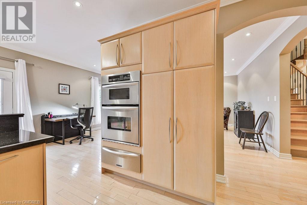 For sale 104 GARTH TRAILS Crescent, Hamilton, Ontario L9B2X2