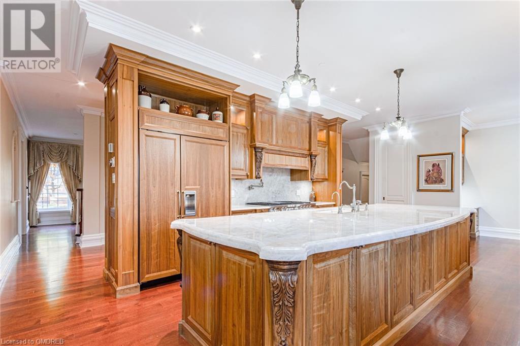 For sale 2438 DOULTON Drive, Mississauga, Ontario L5H3M3 40554093