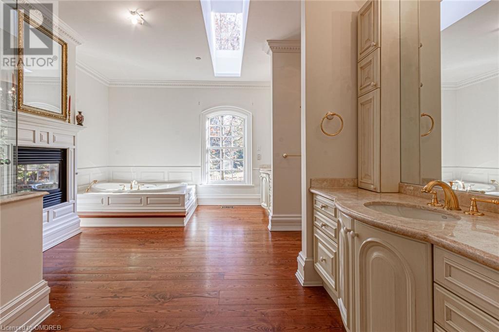 For sale 2438 DOULTON Drive, Mississauga, Ontario L5H3M3 40554093