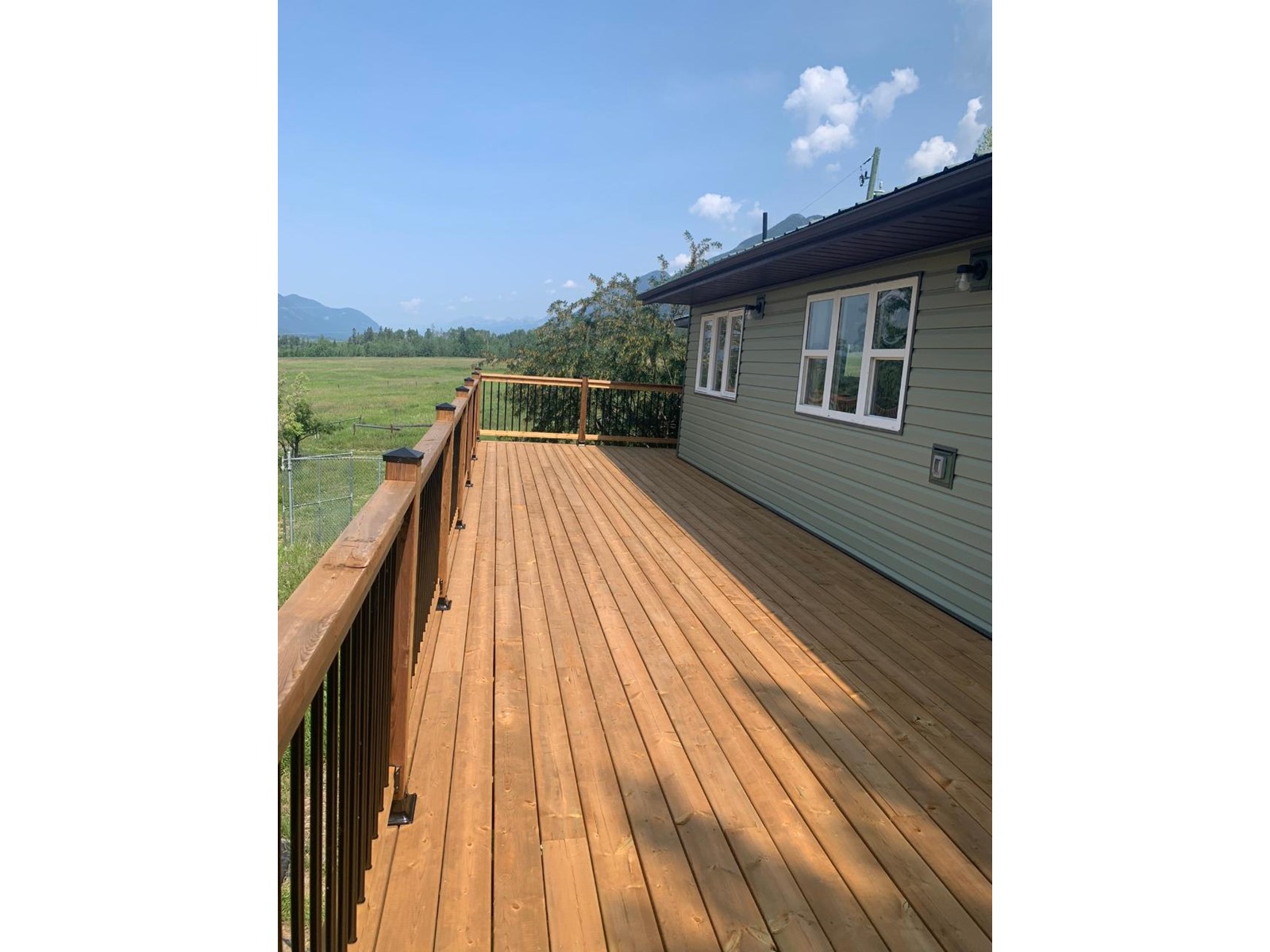 For sale 2755 HIGHWAY 95, Brisco, British Columbia V0A1B0 2475672