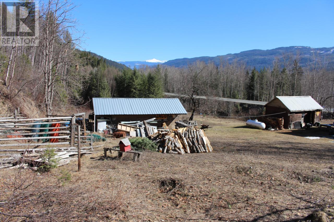 For sale 2605 YELLOWHEAD HWY, Little Fort, British Columbia 177430